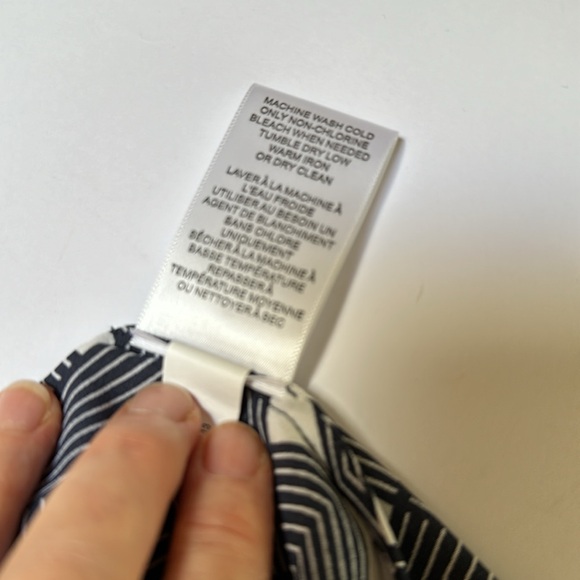 Sleeveless lightweight summer blouse. - Picture 8 of 8